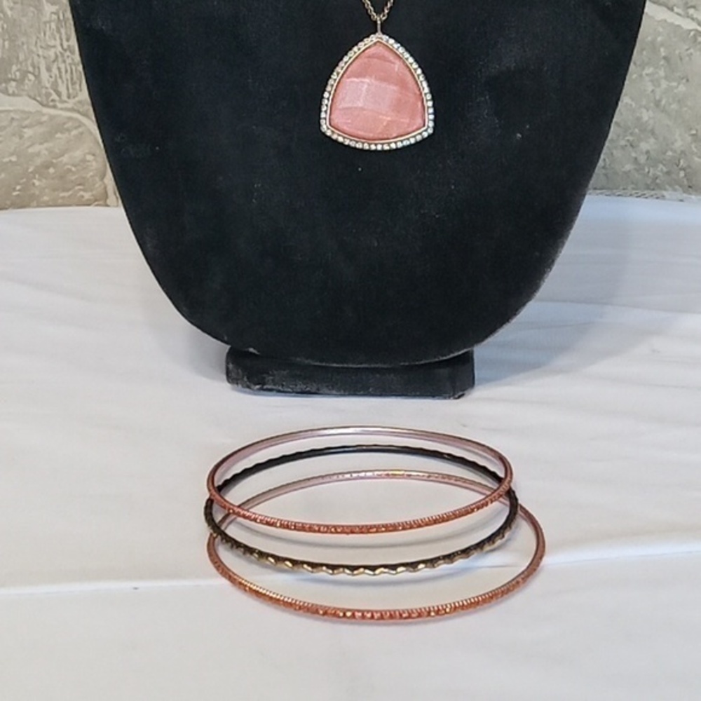 NECKLACE AND BANGLES - Picture 1 of 3